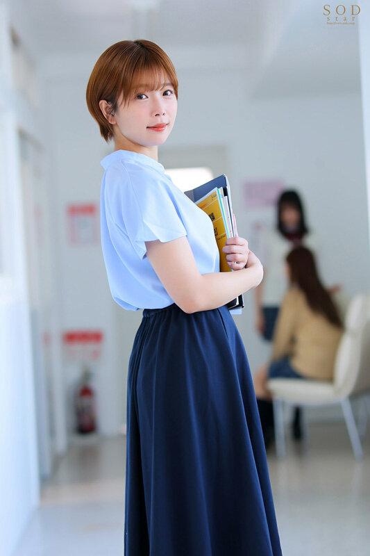 学校で人気の先生は、思春期の女子たちの付き合ってる彼氏を寝取りまくる女教師でした。 紗倉まな サンプル画像 3