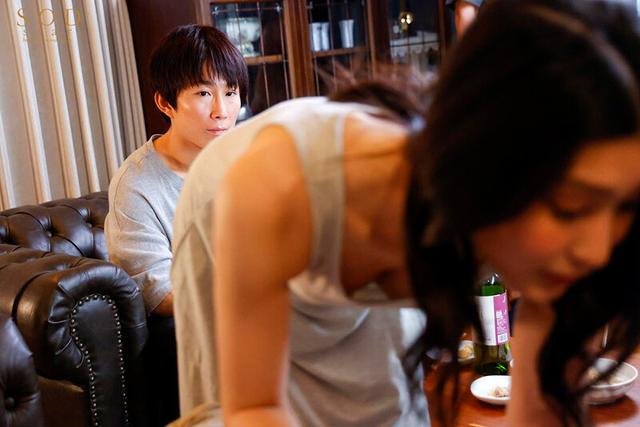義弟の肉欲に理性が狂う、仕事中、夫のいない合間に欲求に逆らえず隙間不倫 SEX をしてしまうパーソナルジム勤務の淫乱人妻 本庄鈴 サンプル画像 4
