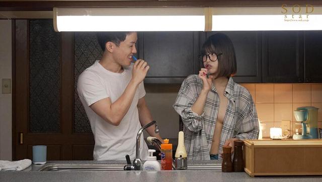 学生時代は地味だったのにすっかり垢抜けて美人になった同級生とまさかの再会。性欲が急成長したあの子と半同棲でヤリまくり。唯井まひろ サンプル画像 12