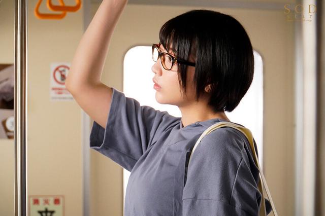 声が出せない電車の中で集団痴● 陰湿な乳揉み おもちゃ責めで開発されていく性に 疎い女子大生地味子「嫌だけど身体だけが気持ちよくなっていくんです…」23 歳 夏目さん 仮名 夏目響 サンプル画像 2