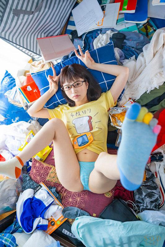 アラサー喪女ニート2 母親と喧嘩して家出した従姉が自宅へ来て、自分よりクソニートだとレッテルを貼られた。 隠れ巨乳の従姉（27） 天宮花南 サンプル画像 2