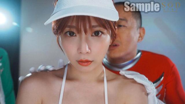 ヒーローショーの司会進行をしている元気で明るいお姉さんのお仕事は、楽屋裏で性欲処理として中出し輪●される事も含まれています。 紗倉まな サンプル画像 13