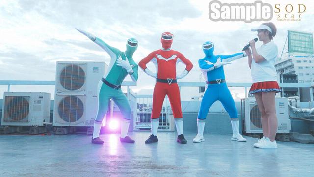ヒーローショーの司会進行をしている元気で明るいお姉さんのお仕事は、楽屋裏で性欲処理として中出し輪●される事も含まれています。 紗倉まな サンプル画像 3