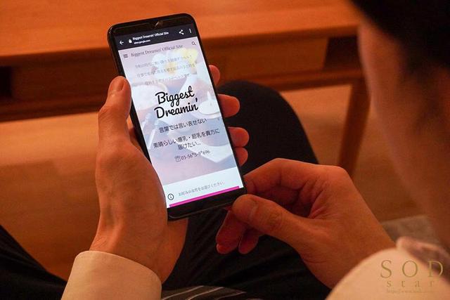デリヘル呼んだらいつも領収書を突っ返してくる経理部の欲求不満OLと遭遇「まさか、飲食代で落とさないでくださいよ…」と言いつつ生本番させてくれ自宅でも会社でもヌいてくれる関係に 恋渕ももな サンプル画像 4