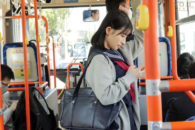 無垢な美少女はある日された痴〇をきっかけに公共の場でのセックスにハマってしまった…見られるかもしれないスリルに快感を覚えてしまい掲示板で自ら相手を募集するようになるまで。宮島めい サンプル画像 2