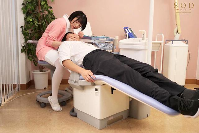 キス魔な歯科助手夏目さん、治療中も治療後も患者様を強引ベロチュウで誘い、痛みも飛ぶほどの性交で精液絞り取る 夏目響 サンプル画像 7