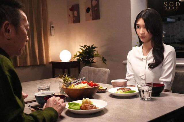 夫の葬儀翌日からクズ義父に狂いそうなほど、無理矢理孕ませ中出しされる未亡人 本庄鈴 サンプル画像 10