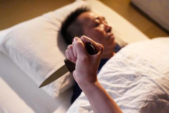 夫の葬儀翌日からクズ義父に狂いそうなほど、無理矢理孕ませ中出しされる未亡人 本庄鈴 サンプル画像 18