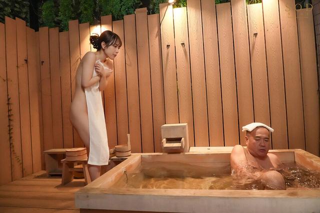 出張先の温泉旅館で部下の新卒OLとまさかの相部屋 純真無垢な誘惑 逆NTR 小湊よつ葉 サンプル画像 11