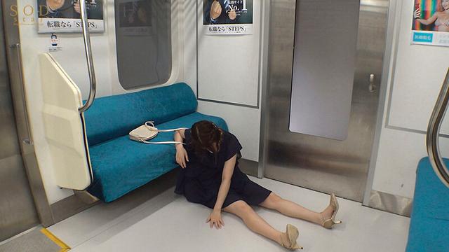 電車でお漏らししてしまった泥●OLをお持ち帰り輪● 出してもすぐ満タンになる膀胱をガン突きして、アクメ失禁させまくった一夜 唯井まひろ【圧倒的4K映像でヌク！】 サンプル画像 2
