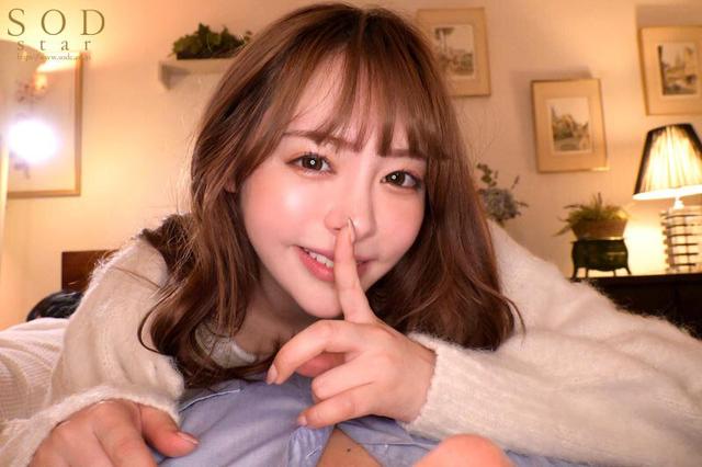 超至近距離で僕を誘惑してくる親友の彼女と…声が出せない密室、親友はすぐそこ！バレたら終わりなのに精子が止まりません…。小倉由菜【圧倒的4K映像でヌク！】 サンプル画像 13