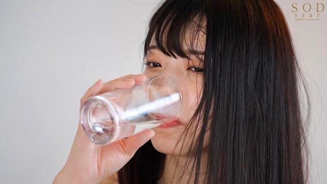 素顔のドキュメント。おじさんと2人っきり一日中ホテルにこもってじっくりセックス。 彩月七緒 サンプル画像 6