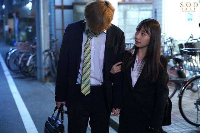 「大丈夫？アパート近いんだけど休んでく？」新入社員だけの飲み会で潰れた僕を親切丁寧に介抱してくれた優しい同期の無防備な部屋着がヤバ過ぎて気づいたら朝までヤリまくっていた話。（実は逆お持ち帰りでした。 斉藤帆夏 サンプル画像 4