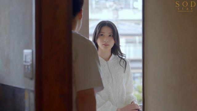 僕の住むアパートの隣室の美人妻は欲求不満だった。夫婦喧嘩で空いた直径10cmの壁穴越しに立ちバックで膣奥を突きまくった密かな不倫関係5日間。 本庄鈴 サンプル画像 13