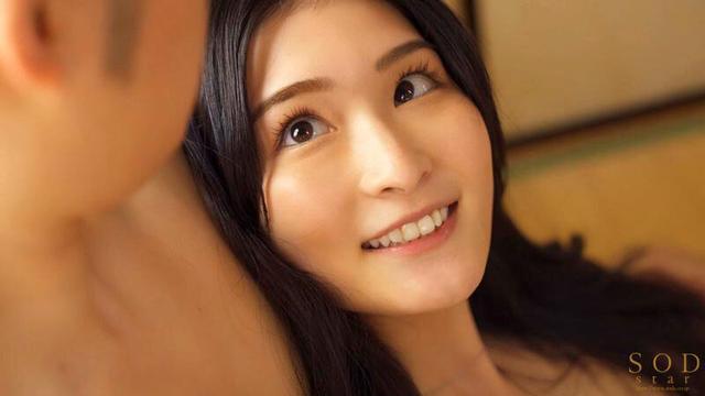 僕の住むアパートの隣室の美人妻は欲求不満だった。夫婦喧嘩で空いた直径10cmの壁穴越しに立ちバックで膣奥を突きまくった密かな不倫関係5日間。 本庄鈴 サンプル画像 20