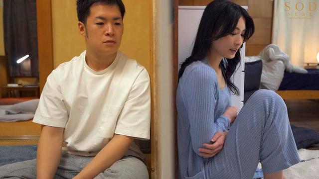 僕の住むアパートの隣室の美人妻は欲求不満だった。夫婦喧嘩で空いた直径10cmの壁穴越しに立ちバックで膣奥を突きまくった密かな不倫関係5日間。 本庄鈴 サンプル画像 5
