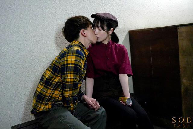 隠れ美人の牛丼チェーン店で働くパート主婦が学生バイトと避妊具なしでネチョベロ不倫中出し 小湊よつ葉 サンプル画像 10