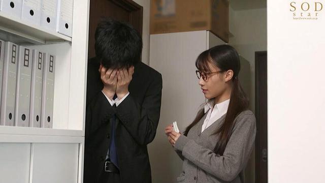 地味だけどエロそうな事務員さんに、仕事のストレスがたまった時にむっつり手コキフェラでこっそり抜いてもらっています。 斉藤帆夏 サンプル画像 3
