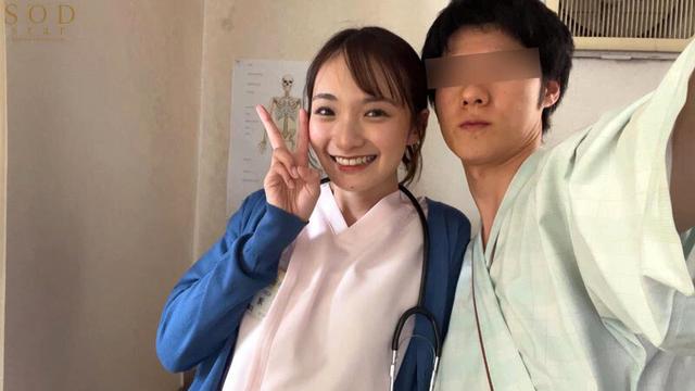検査入院のため訪れたクリニックで偶然再会した元カノナースと、夜勤中こっそりいたるところで生フェラ＆ベロチューしまくった。 渚恋生 サンプル画像 16