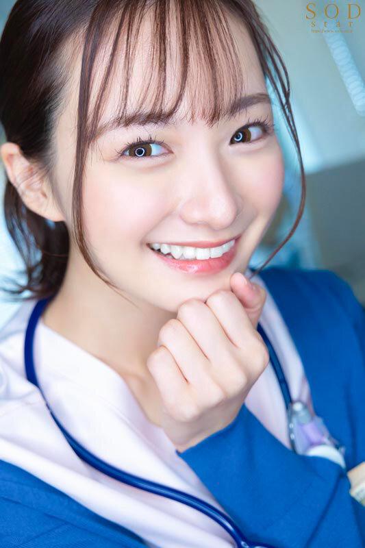 検査入院のため訪れたクリニックで偶然再会した元カノナースと、夜勤中こっそりいたるところで生フェラ＆ベロチューしまくった。 渚恋生 サンプル画像 20