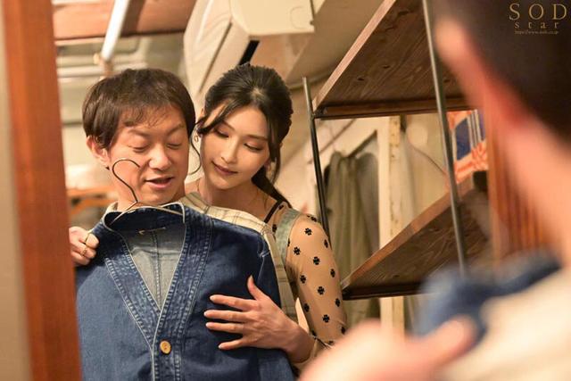 店内で客を全裸にして●制射精させるお洒落でセクシーな服屋の誘惑店員さん 本庄鈴 サンプル画像 3