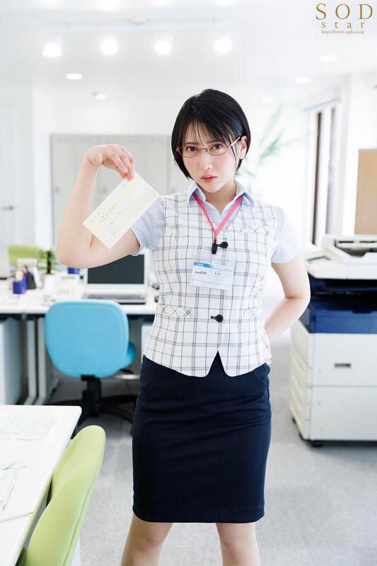 デリヘル呼んだらいつも領収書を突っ返してくる経理部の欲求不満OLと遭遇「まさか、飲食代で落とさないでくださいよ…」と言いつつ生本番させてくれ自宅でも会社でもヌいてくれる関係に 夏目響 サンプル画像 2