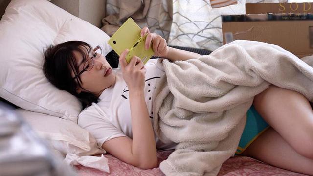 しゃぶり癖喪女ニート 引きこもり自立センターの僕が初めて訪問した相談者は常に何かをしゃぶっていないと気が済まない女（23）だった。 唯井まひろ サンプル画像 3