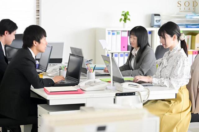 花見の席で意気投合した控えめな女子社員は飲んだら豹変「これで縛られたい…」と願望がエスカレートし手枷・イラマ・PtoMで涙目絶頂する隠れマゾだった！ 彩月七緒 サンプル画像 5