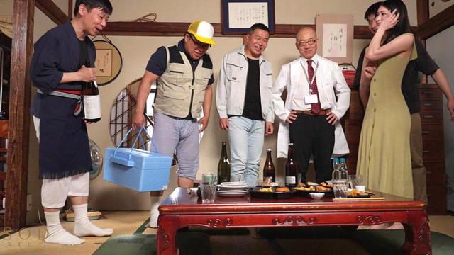 旦那を野球選手に育ててくれた地元のオヤジたちに恩があるからってなぜ毎年毎年妻の私がコンパニオンみたいに下品な接待をしなくちゃいけないの… 本庄鈴 サンプル画像 6