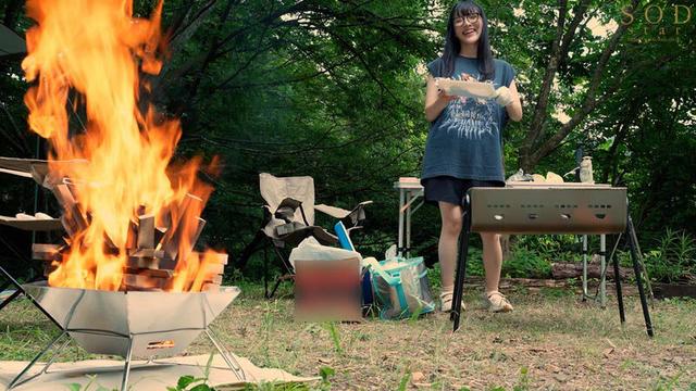 最近付き合った地味だけど隠れ巨乳な彼女と初めてのキャンプデート Tシャツからハミ出した巨乳に火が付いてしまい精子が尽きるまでめちゃくちゃセックスしまくった 彩月七緒 サンプル画像 6