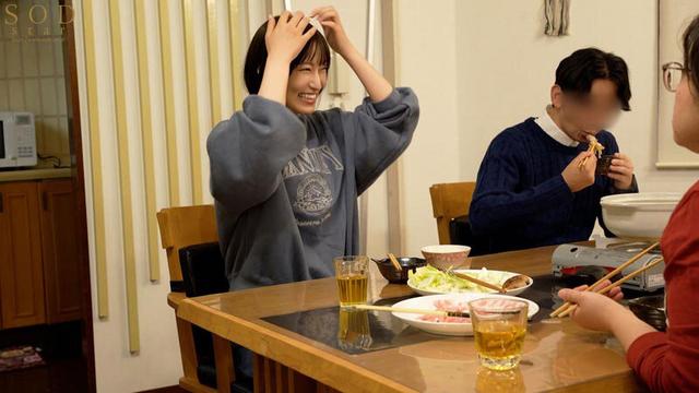 正月休みで帰省中の外資系金融マン兄と地元のケータイショップで販売員をしている妹 リビングに両親がいるのに風呂場でこっそりぬるパコ密会 綾瀬天 サンプル画像 4