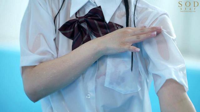 校内で露出誘惑して身も心も弄んでくるイタズラな美少女は幼馴染で誰もが知る有名芸能人。経験乏しい僕らは発情するがまま中出ししまくって所構わずヤりまくった絶倫アオハルSEX。 小湊よつ葉 サンプル画像 10