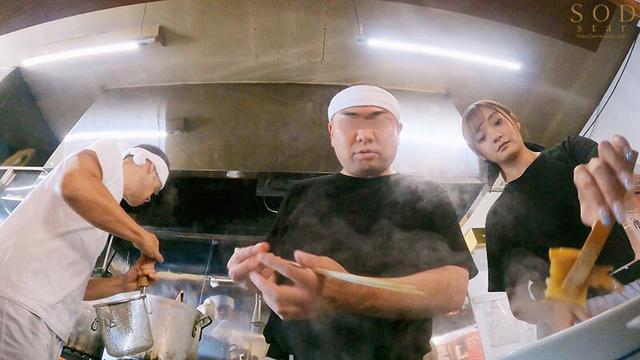 ラーメン屋唯一の女バイト、汗だくガテン系店員の性欲発散を担うセクハラOK娘。 渚恋生 サンプル画像 2