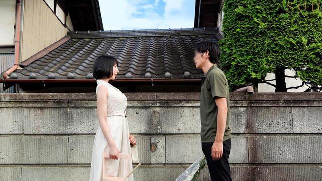 夫の命日NTR 亡き夫との思い出が詰まった家で故人とのエピソードを語らいながらハメたおせ！ 夏目響 サンプル画像 3