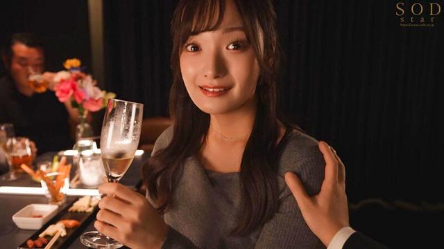 昼は清楚な新人女子アナ恋生は 夜はボクの居残り残業の発声練習に付き合ってくれ とびきり下品な清らか淫語を耳元でささやいて 優しく包み込むようなフィンガーテクと乳首舐めで慰めてくれる神同期 渚恋生 サンプル画像 11
