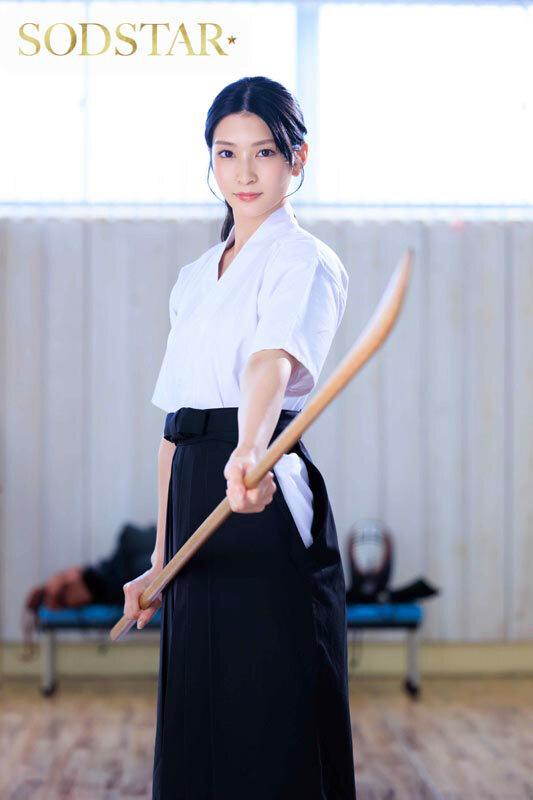 凛とした美しき薙刀剣士と密かに恋焦がれていた僕の童貞喪失物語 本庄鈴【特典映像収録】 サンプル画像 2