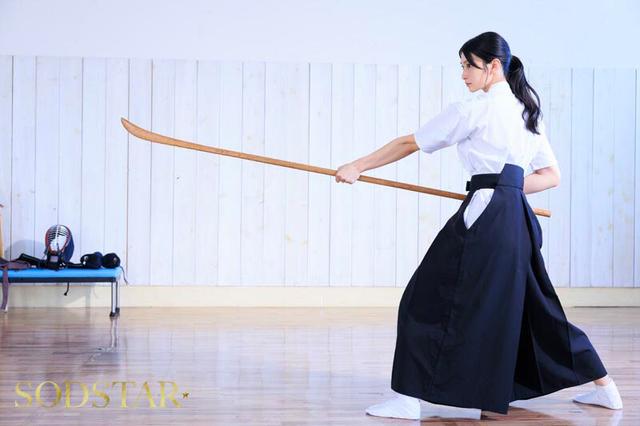 凛とした美しき薙刀剣士と密かに恋焦がれていた僕の童貞喪失物語 本庄鈴【特典映像収録】 サンプル画像 3