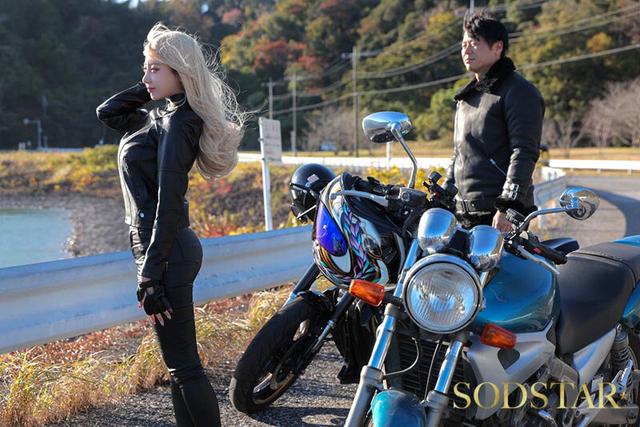離婚したてのぼくがツーリングで出会った大型バイクにまたがるギャルライダーと意気投合し一晩中なまハメしまくって12回射精した 夏目響【特典映像収録版】 サンプル画像 3