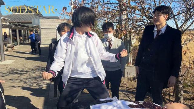 えwww修学旅行中、ボーイッシュな新人担任教師に憑依したったww 実は超敏感ムッツリ体質だった事が発覚www 俺（先生）のカラダを使って消灯後男子連中とエロいことしまくった大絶頂おふざけ記録。 柴崎はる サンプル画像 7