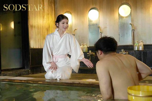 温泉旅行中の単独客やカップル 夫婦の男性を誘惑 館内で寝取りセックスをくり返す淫乱美人な若女将 本庄鈴 サンプル画像 10