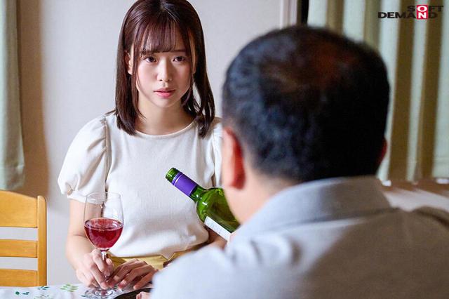 ギャラリーで若手女性写真家を物色する中年ストーカーに彼氏ヅラ粘着されてザーメンマーキングされた隠れ巨乳メガネ美大生 樟葉杏 サンプル画像 18