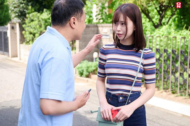 ギャラリーで若手女性写真家を物色する中年ストーカーに彼氏ヅラ粘着されてザーメンマーキングされた隠れ巨乳メガネ美大生 樟葉杏 サンプル画像 2