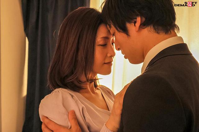 長男の担任の若手教師と週一、1時間のカラオケ密会不倫で欲求不満を解消する絶倫PTAママ（43） 古東まりこ サンプル画像 15