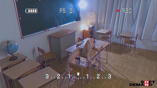 生成AIでつくられた偽オナニー動画がネットで拡散されて…信じてしまった絶倫思春期生徒たちに毎日リア凸即ハメされた美人体育教師 十川ありさ サンプル画像 20
