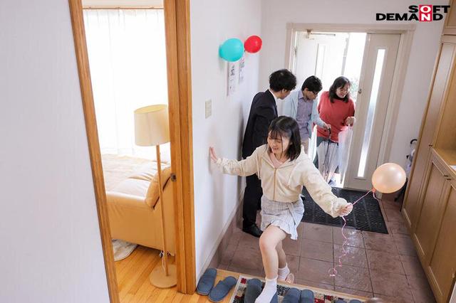 学校帰りの10代女子Yちゃん（身長147cm）をモデルハウス内覧会に誘い込みワ●セツ新婚ごっこ 小●性愛・不動産会社員（26）の異常な日常 紬希ゆら サンプル画像 12