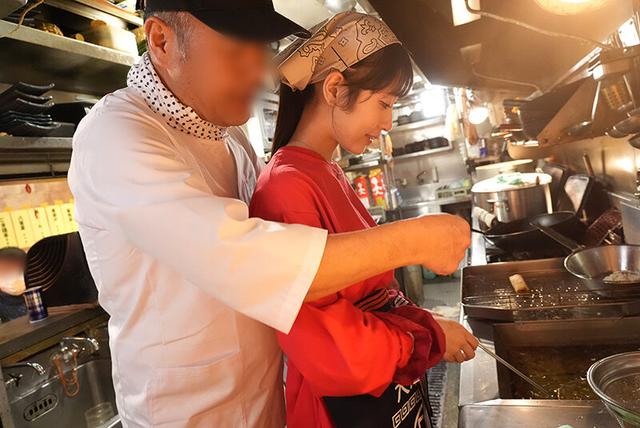 爆盛りギャル中華美人姉妹が腕を振るう行列がすごい街中華の日常とSEX！ サンプル画像 18