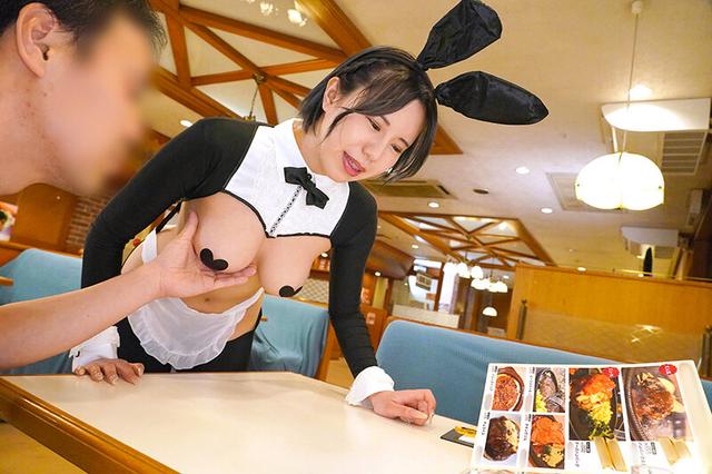 羞恥！おっぱいや膣穴尻穴までも視姦された私…日給8万円だけど制服が逆バニーなファミレスアルバイト！3 サンプル画像 12