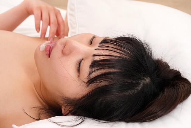 素人バラエティおま〇こ丸出しくぱぁ～（ハート）しながらノンストップクリ責め潮吹き我慢チャレンジ！剥きでた敏感初心クリトリスにブチュと真空吸引ローターで連続イキ潮噴射が止まらない！！ サンプル画像 15