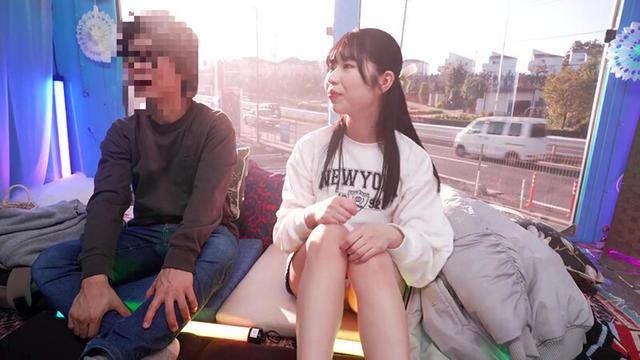 初めての移動式シーシャBar体験！興奮剤入りフレーバーで大胆になった男女が勃起したデカチンとおま〇こを擦り合わせたら素人娘は親友とSEXしてしまうのか？撮って出しマジックミラー号～あかり＆ゆうすけ編～ 四ノ宮もも サンプル画像 1