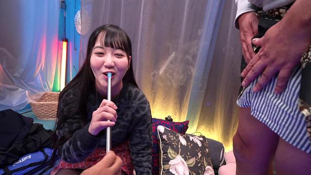 初めての移動式シーシャBar体験！興奮剤入りフレーバーで大胆になった男女が勃起したデカチンとおま〇こを擦り合わせたら素人娘は親友とSEXしてしまうのか？撮って出しマジックミラー号～まや＆けんじ編～ 葵井みずほ サンプル画像 1